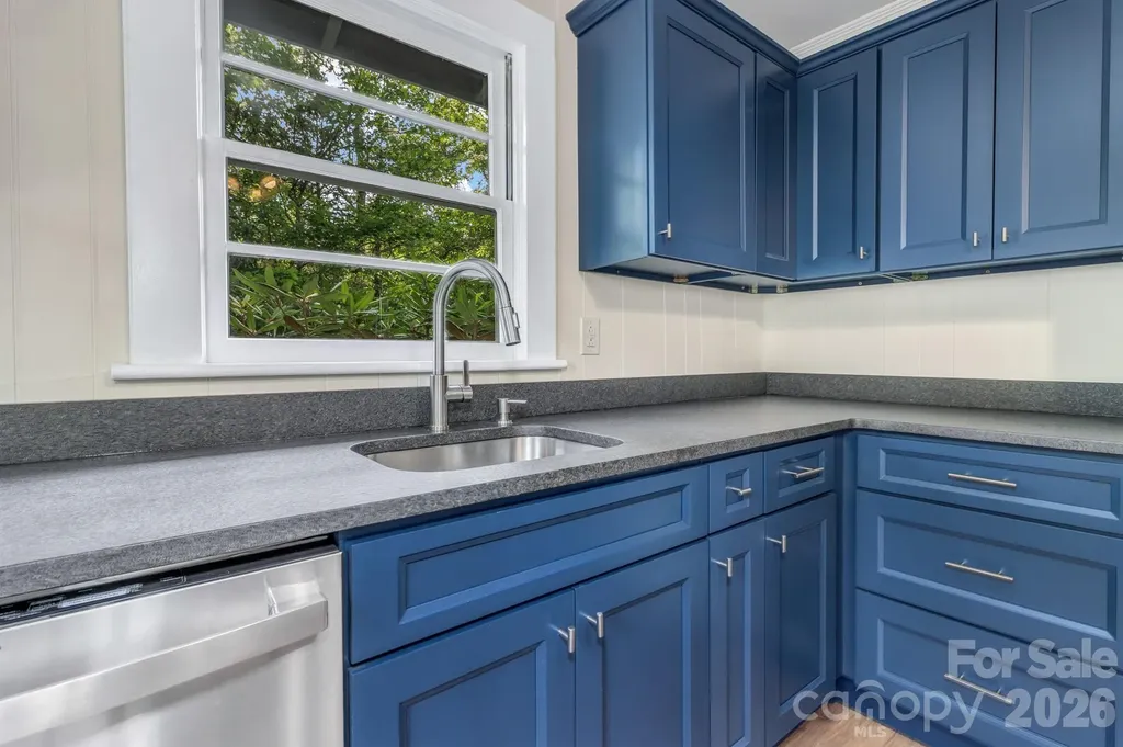 657 Old Fort Road Fairview NC 28730