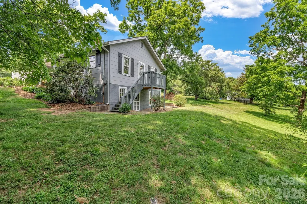 657 Old Fort Road Fairview NC 28730