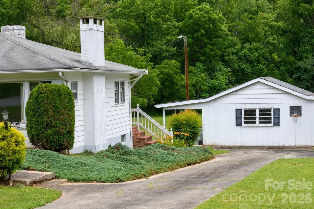 940 Meadowlane Drive NW Lenoir NC 28645