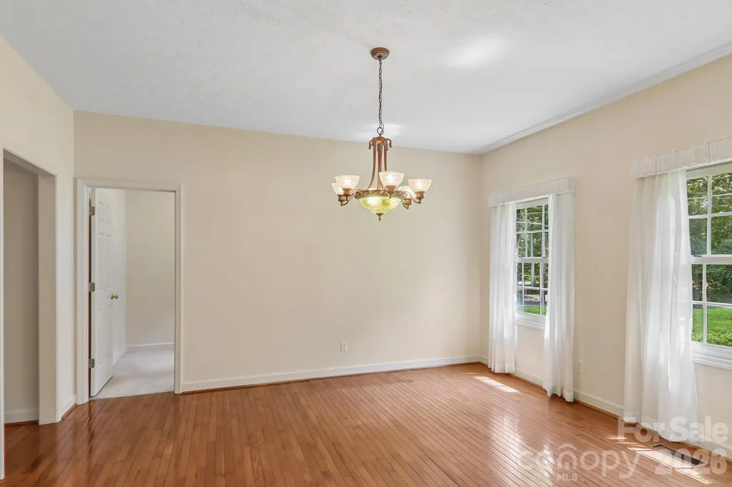 208 Arbor Lane Hendersonville NC 28791