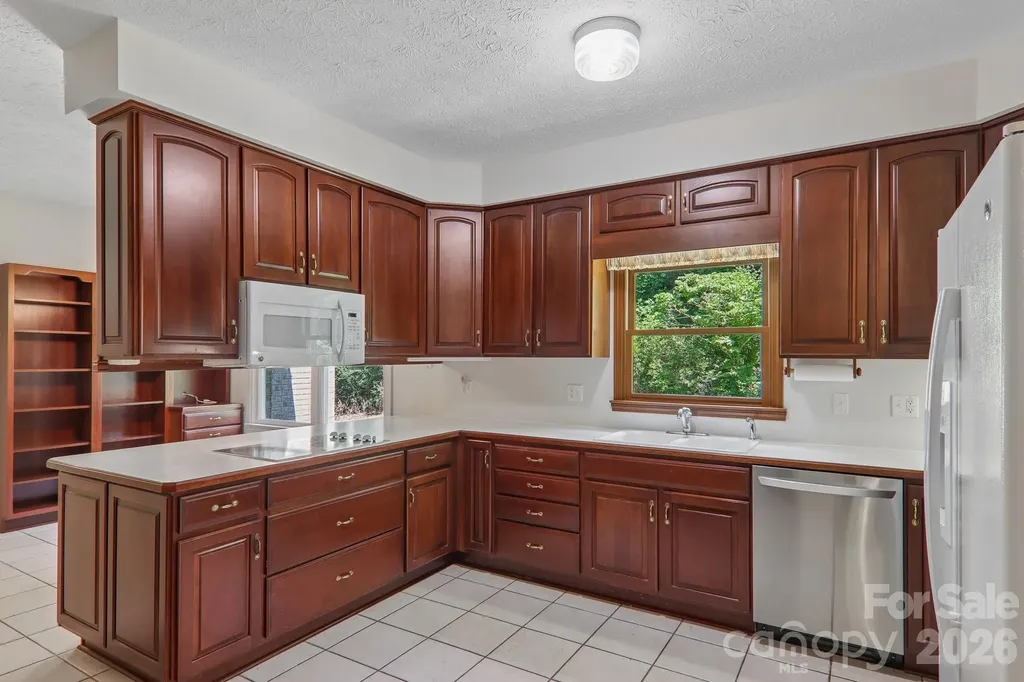 208 Arbor Lane Hendersonville NC 28791
