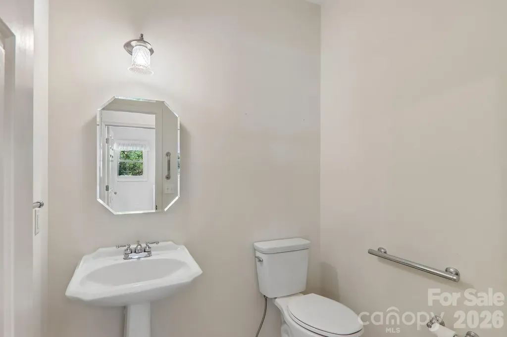 208 Arbor Lane Hendersonville NC 28791
