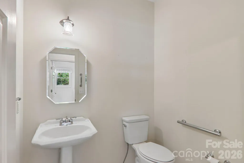 208 Arbor Lane Hendersonville NC 28791