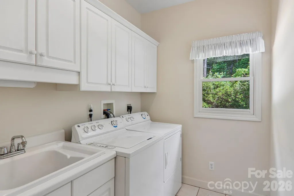208 Arbor Lane Hendersonville NC 28791