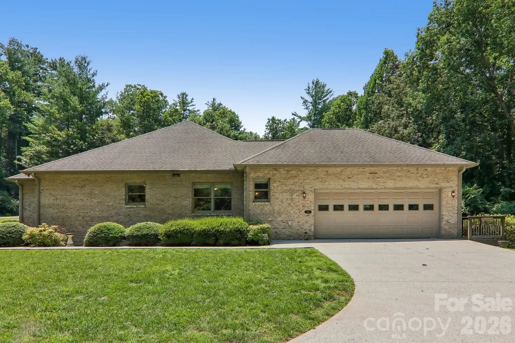 208 Arbor Lane Hendersonville NC 28791