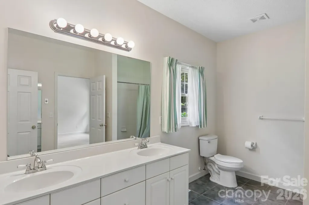 208 Arbor Lane Hendersonville NC 28791