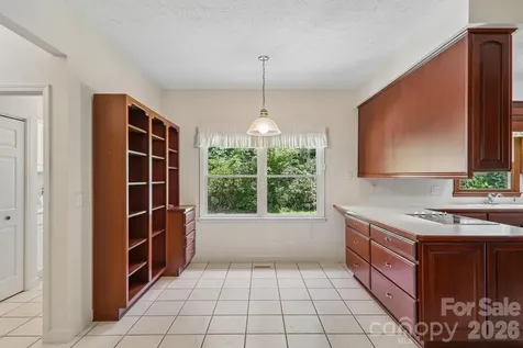 208 Arbor Lane Hendersonville NC 28791