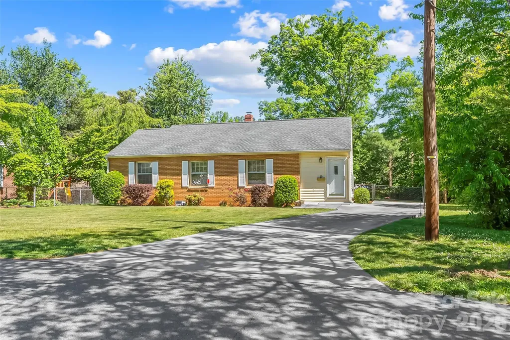 19 Wilburn Road Asheville NC 28806