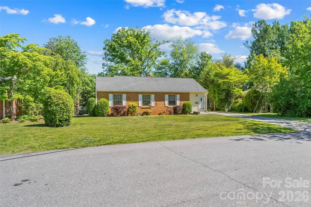 19 Wilburn Road Asheville NC 28806