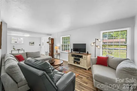 19 Wilburn Road Asheville NC 28806