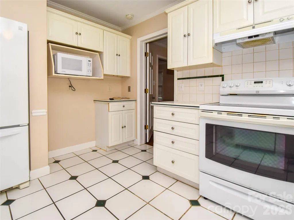 792 Reaford Road Winston Salem NC 27104