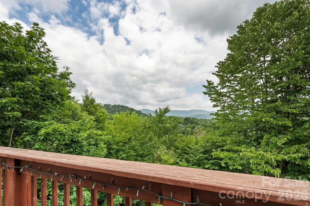 218 Slope View Drive Sugar Mountain NC 28604
