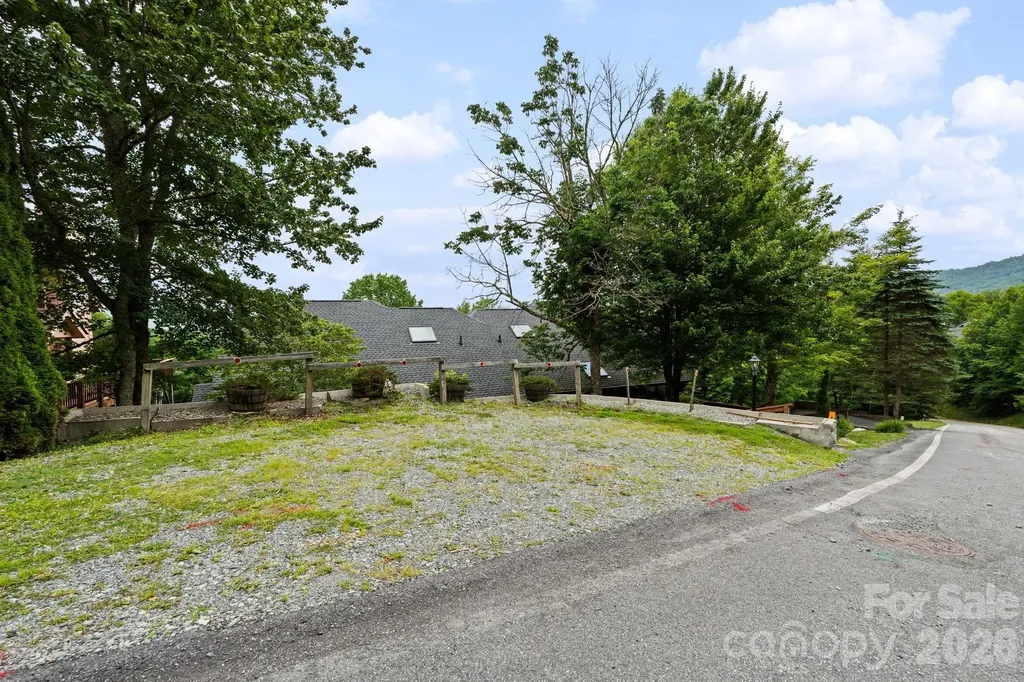 218 Slope View Drive Sugar Mountain NC 28604