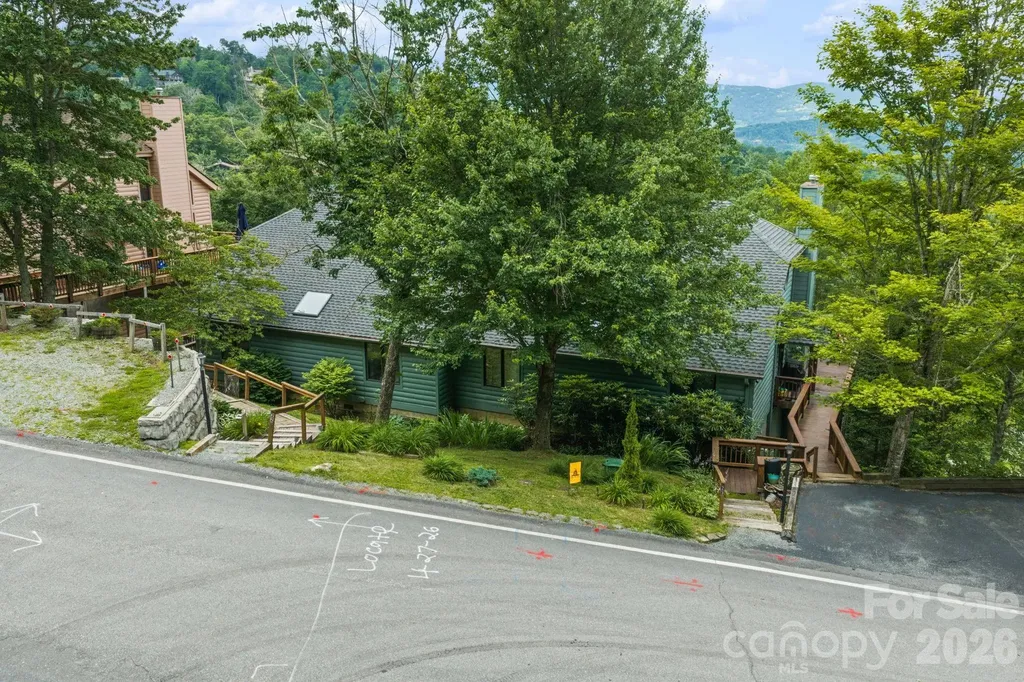 218 Slope View Drive Sugar Mountain NC 28604