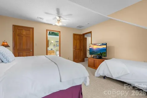 218 Slope View Drive Sugar Mountain NC 28604