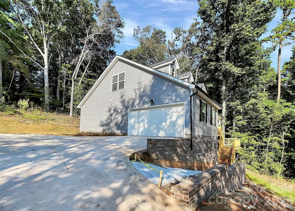 2595 Henry Falls Drive Hickory NC 28602