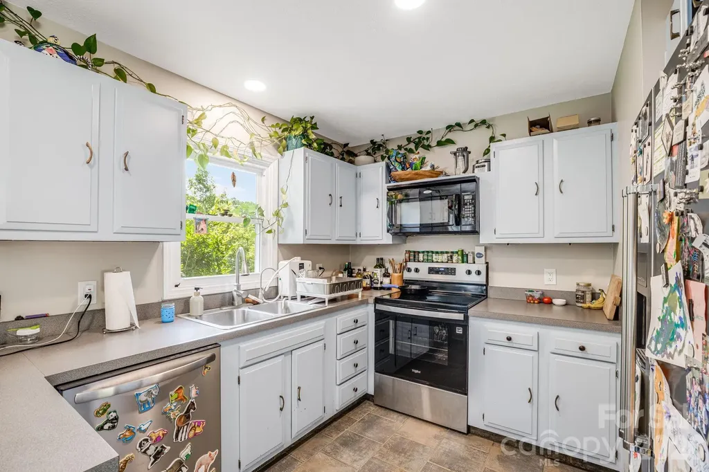 5 Hillview Road Asheville NC 28805