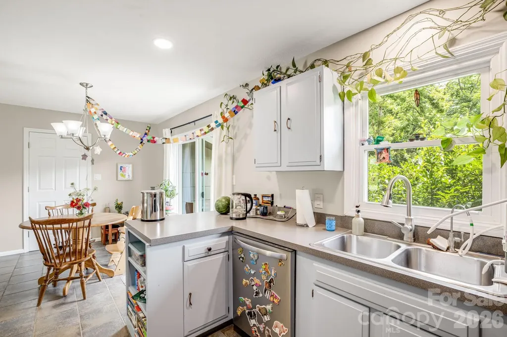 5 Hillview Road Asheville NC 28805