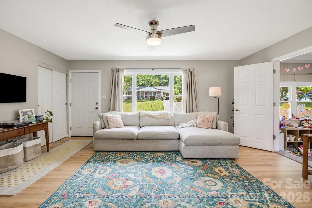 5 Hillview Road Asheville NC 28805
