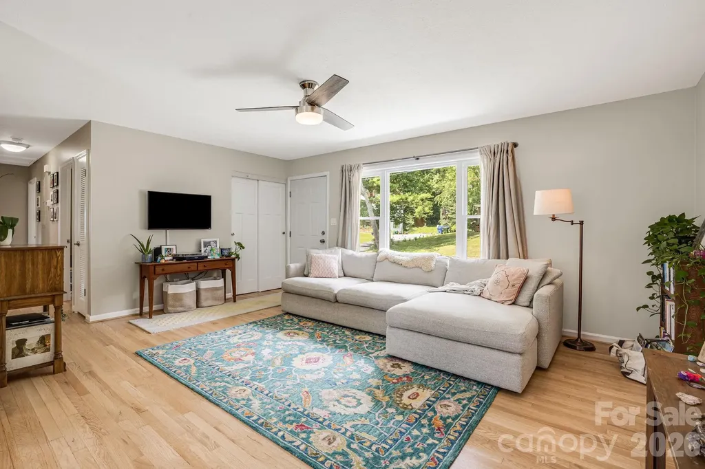 5 Hillview Road Asheville NC 28805