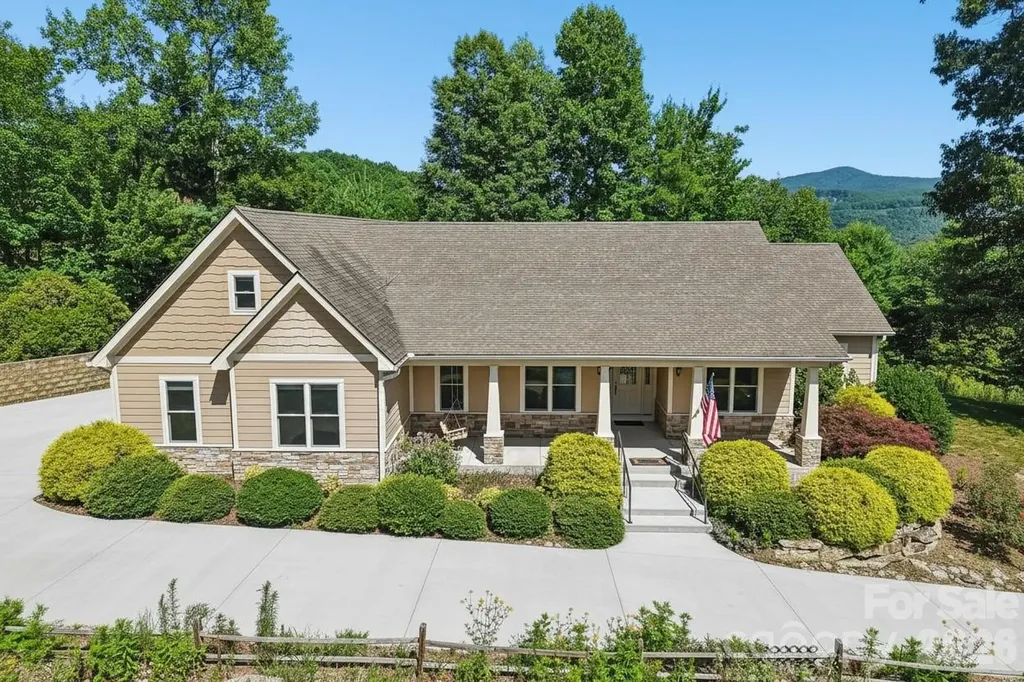 Hendersonville NC, 959 Silverglen Way