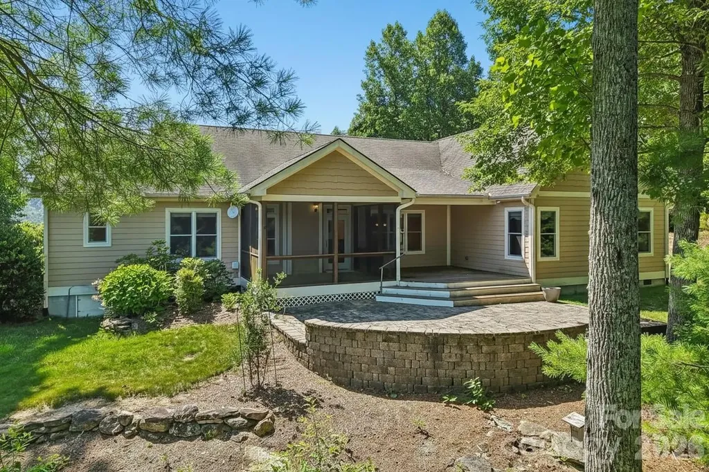 959 Silverglen Way Hendersonville NC 28792