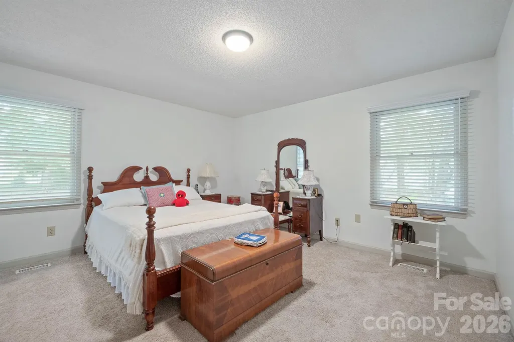 1504 2nd Street NE Conover NC 28613