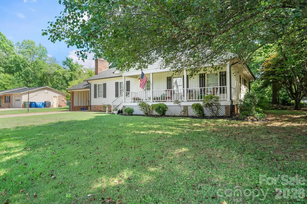 1504 2nd Street NE Conover NC 28613