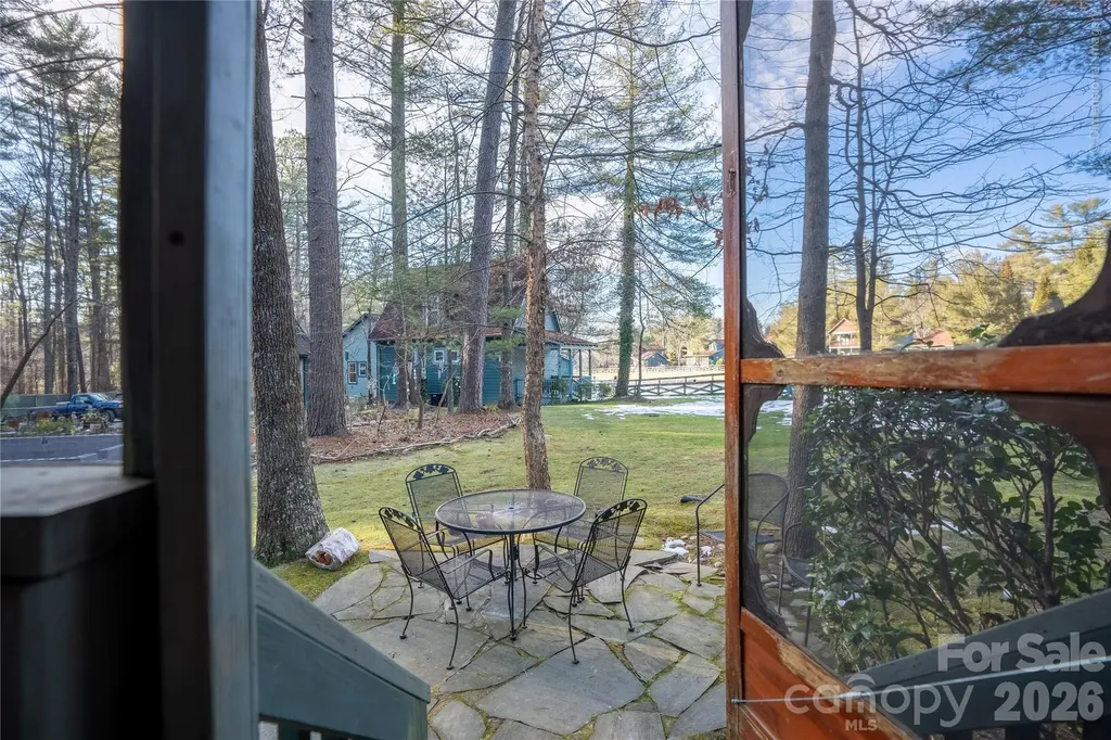 46 Rhett Drive Flat Rock NC 28731