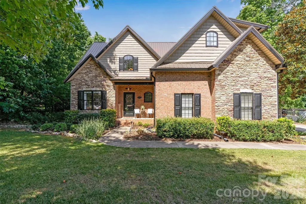 1915 Lynmore Drive Sherrills Ford NC 28673