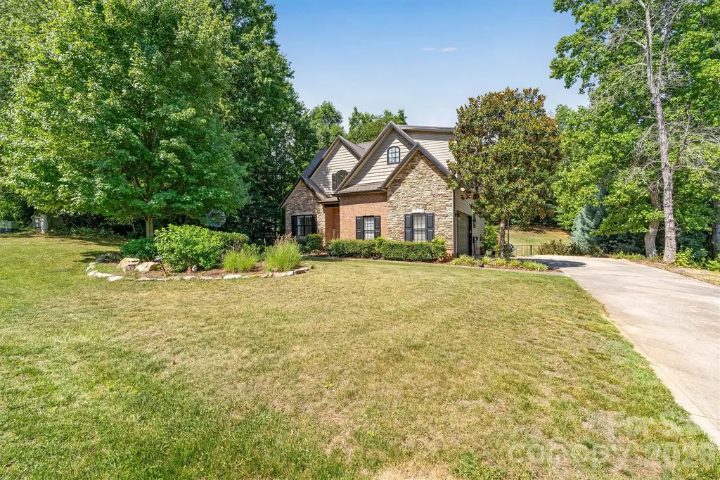 1915 Lynmore Drive Sherrills Ford NC 28673