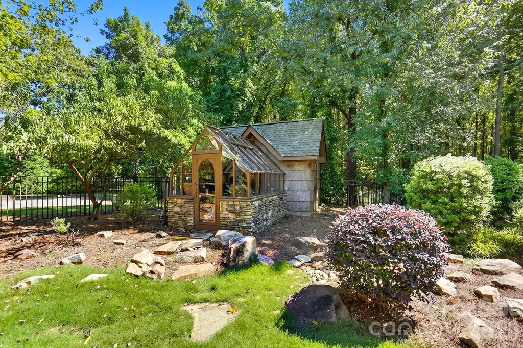 9208 Flying Eagle Lane Charlotte NC 28278