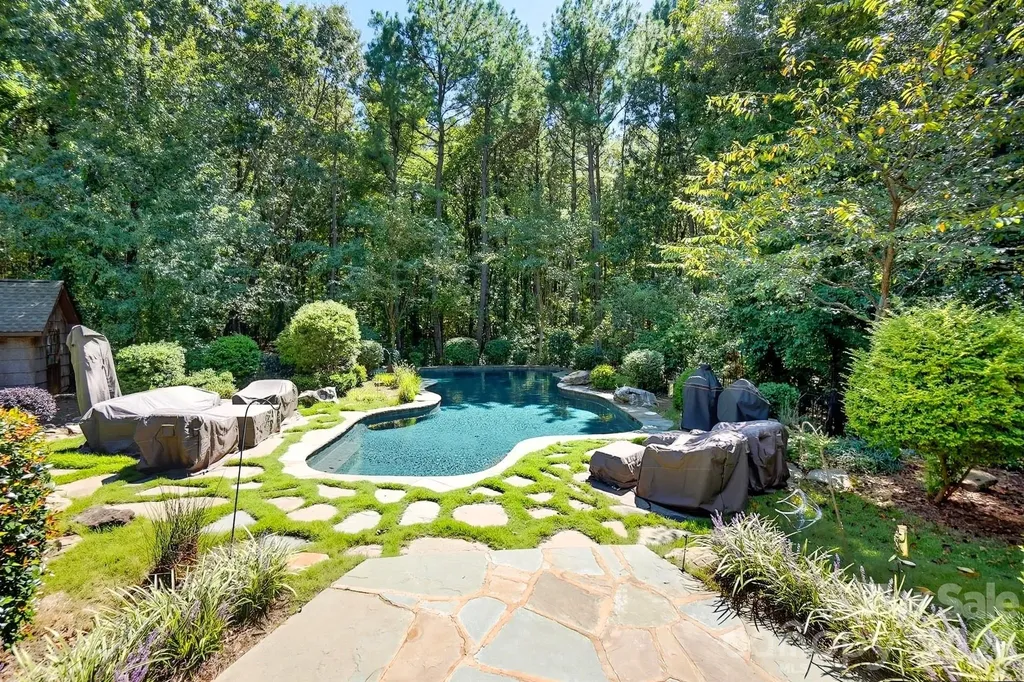 9208 Flying Eagle Lane Charlotte NC 28278