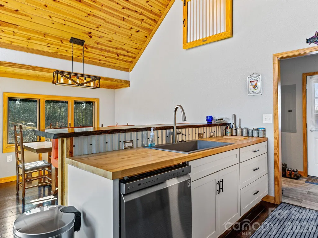 143 Fox Grape Hollow Road Mars Hill NC 28754