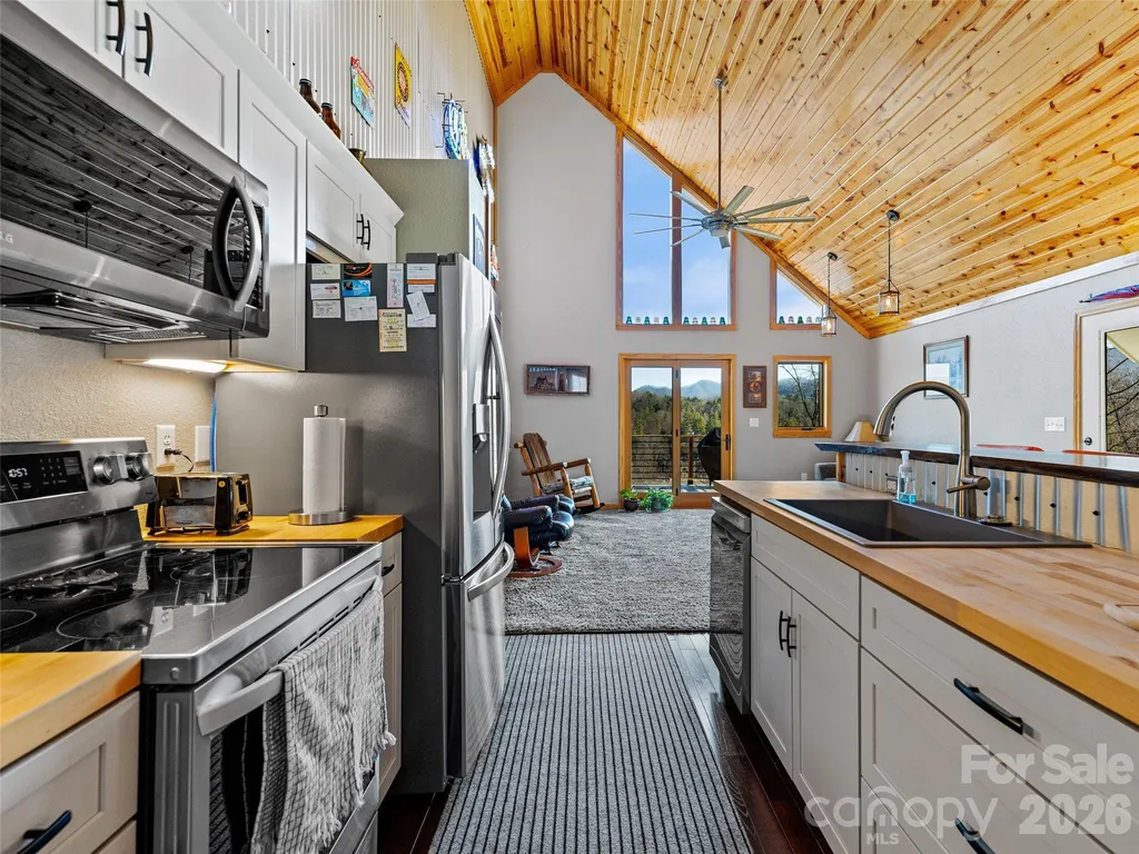 143 Fox Grape Hollow Road Mars Hill NC 28754