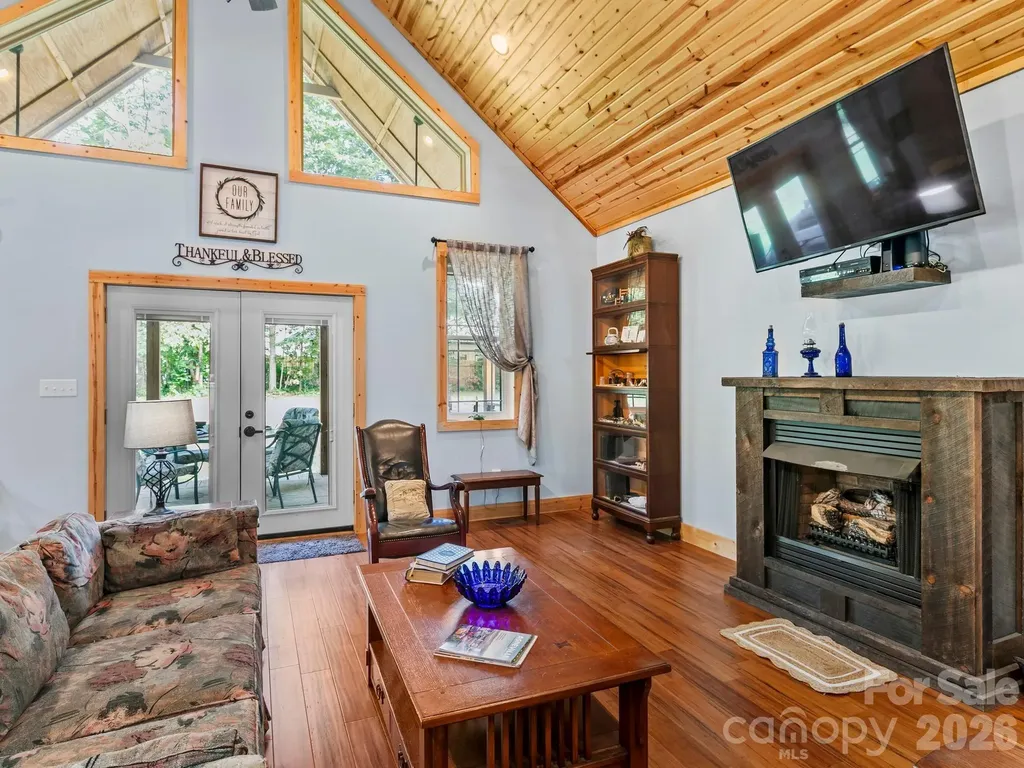 116 W Hiawatha Court Asheville NC 28806
