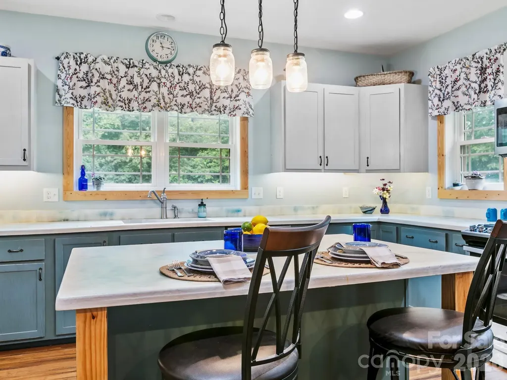 116 W Hiawatha Court Asheville NC 28806