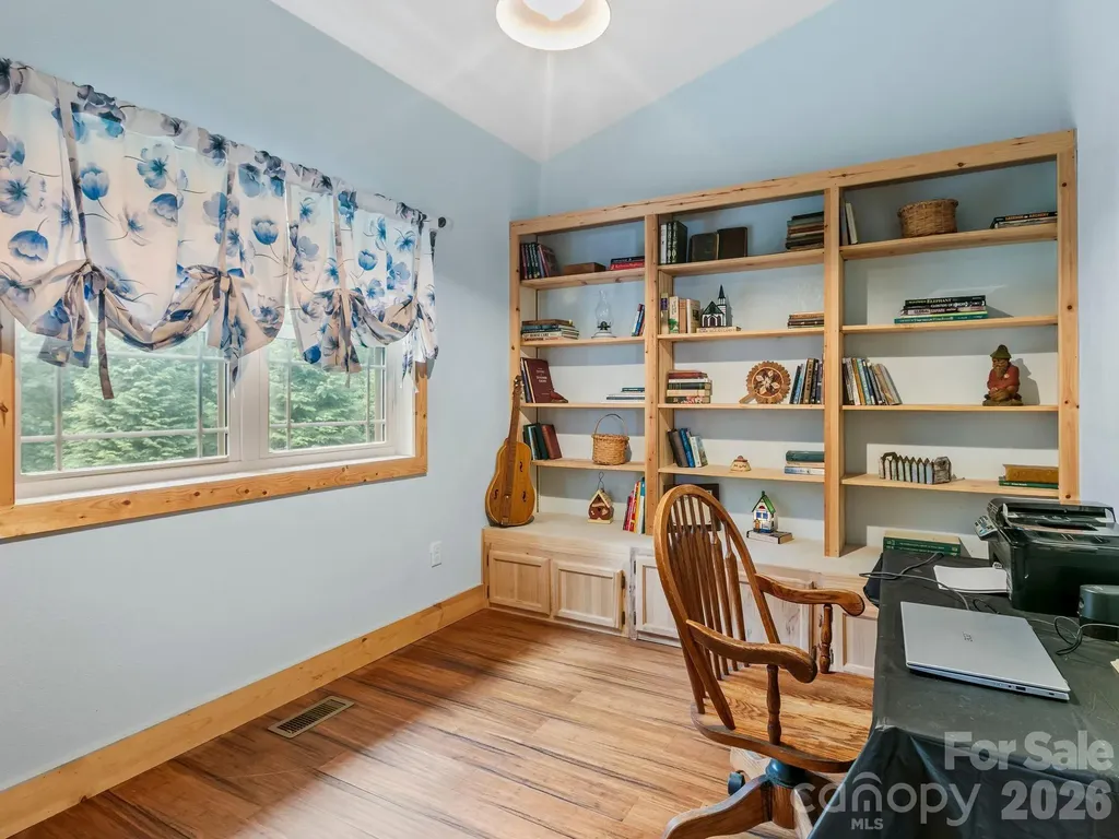 116 W Hiawatha Court Asheville NC 28806
