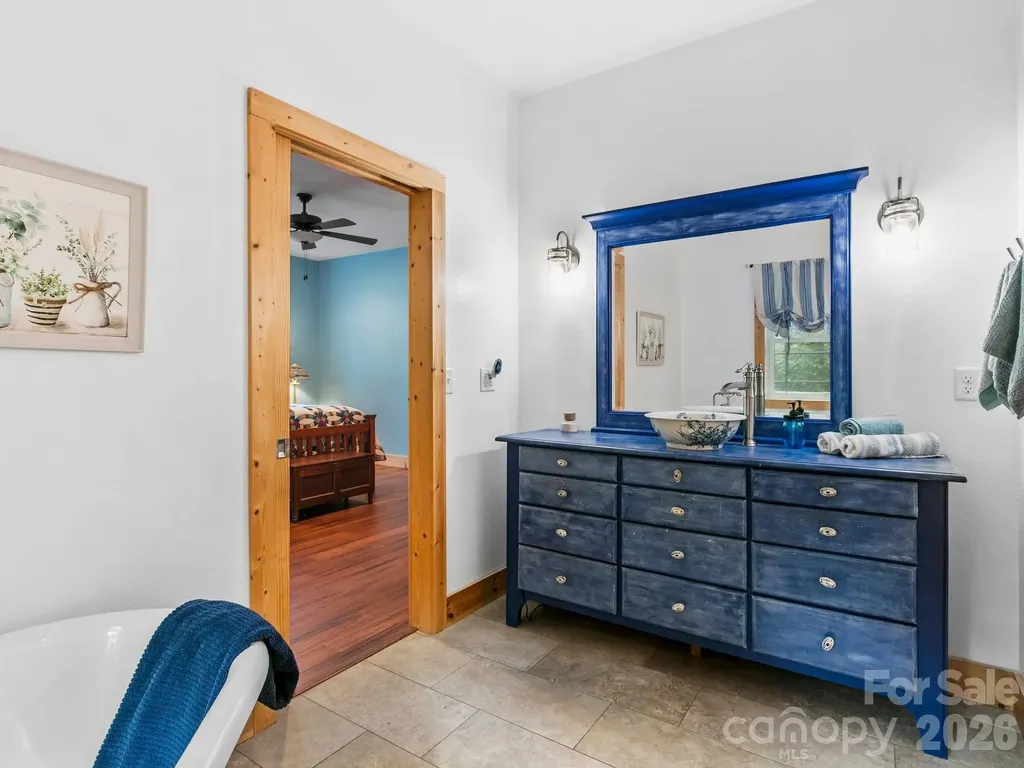 116 W Hiawatha Court Asheville NC 28806