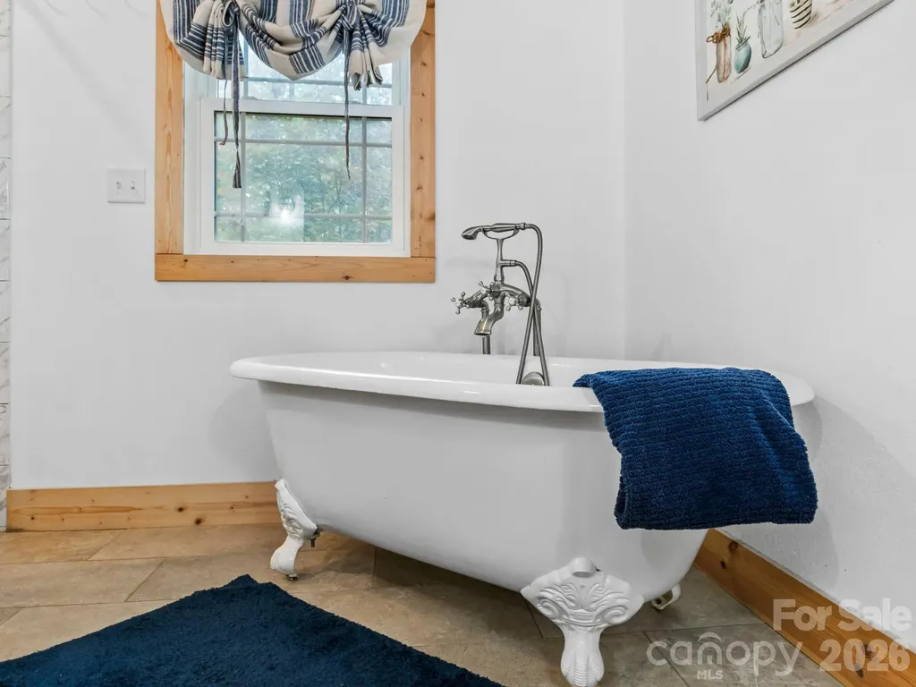 116 W Hiawatha Court Asheville NC 28806