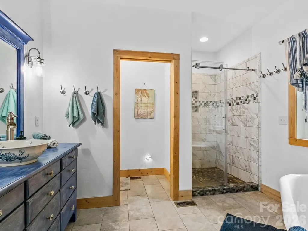 116 W Hiawatha Court Asheville NC 28806