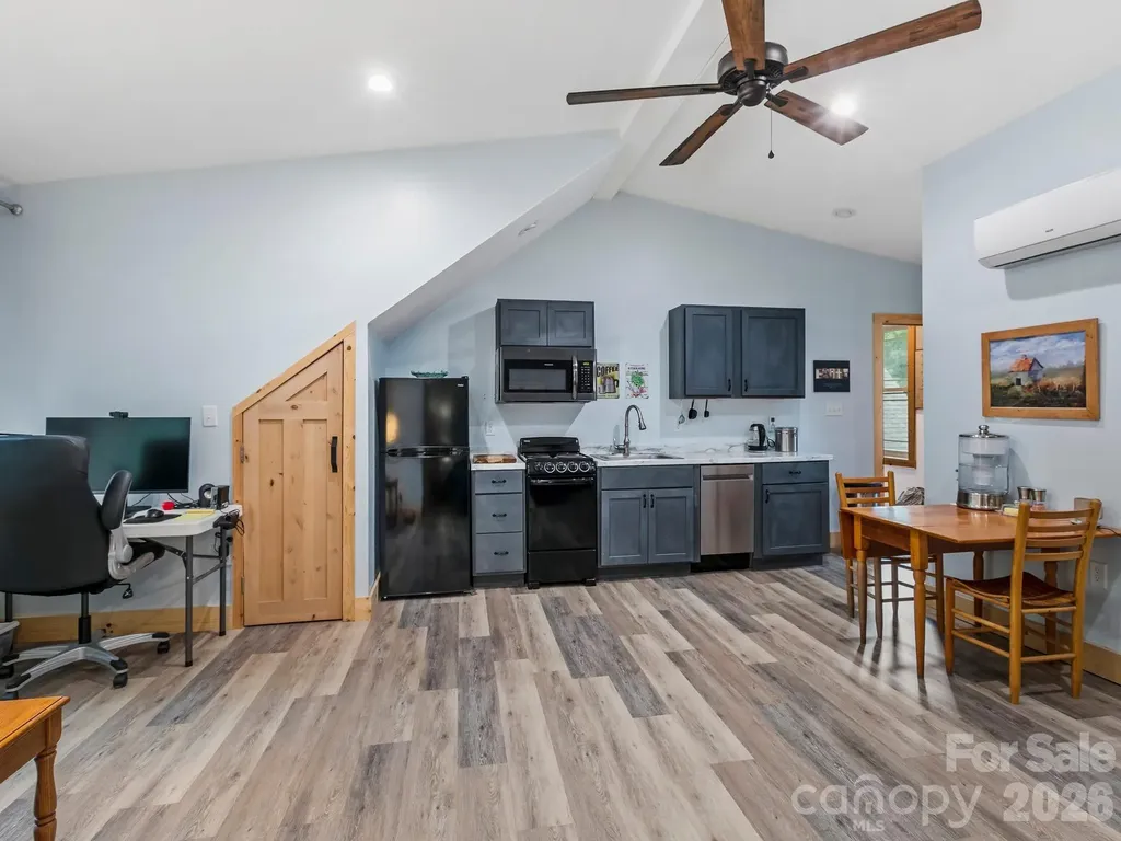 116 W Hiawatha Court Asheville NC 28806