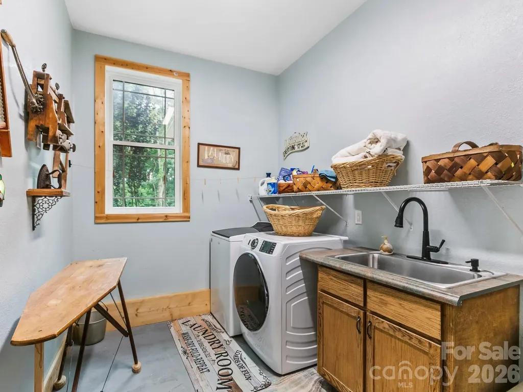 116 W Hiawatha Court Asheville NC 28806