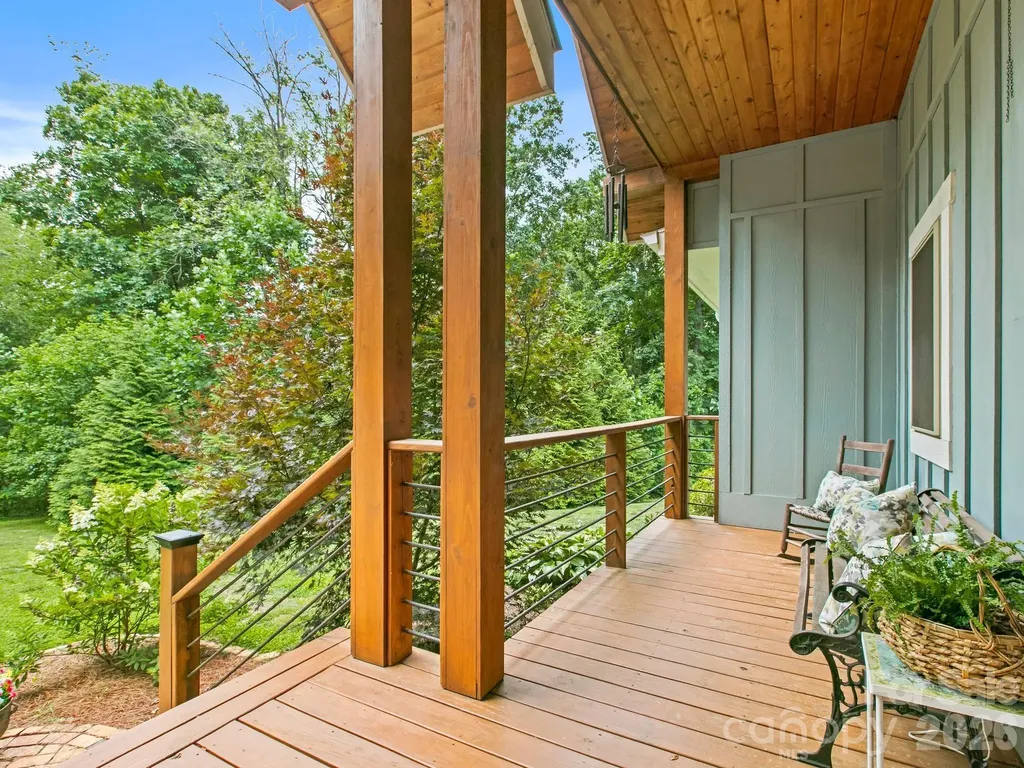 116 W Hiawatha Court Asheville NC 28806