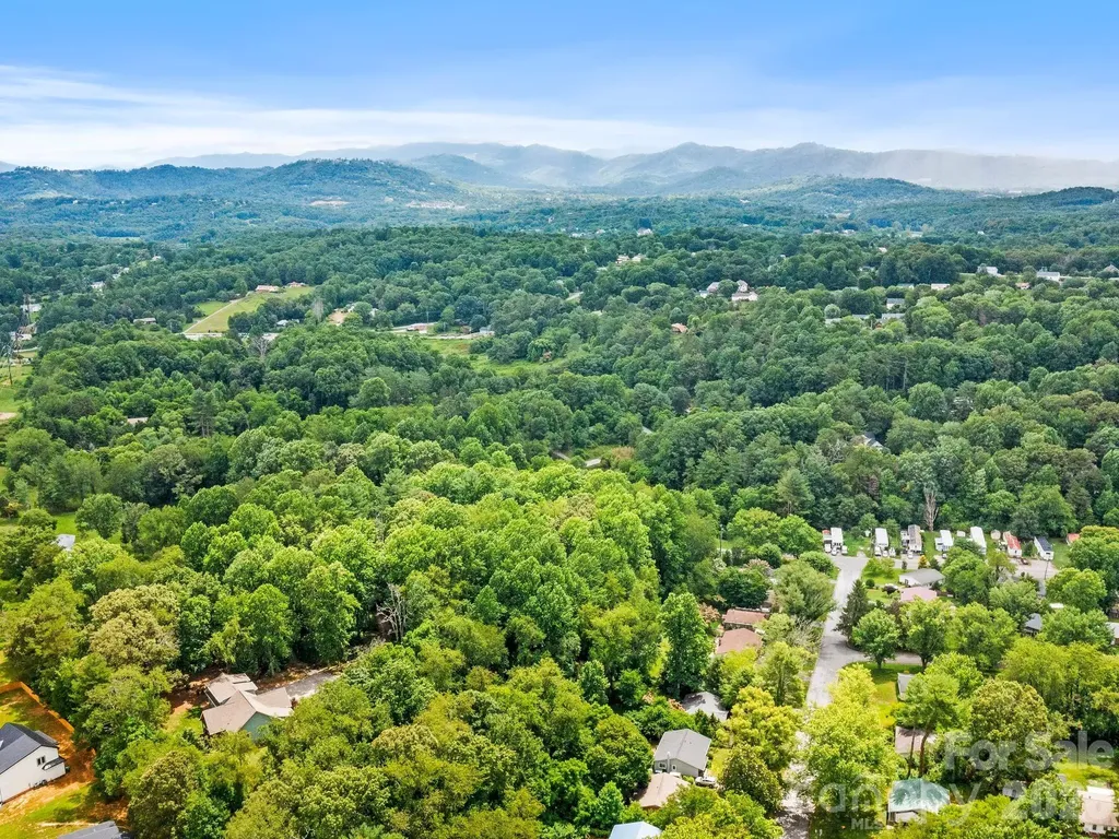 116 W Hiawatha Court Asheville NC 28806