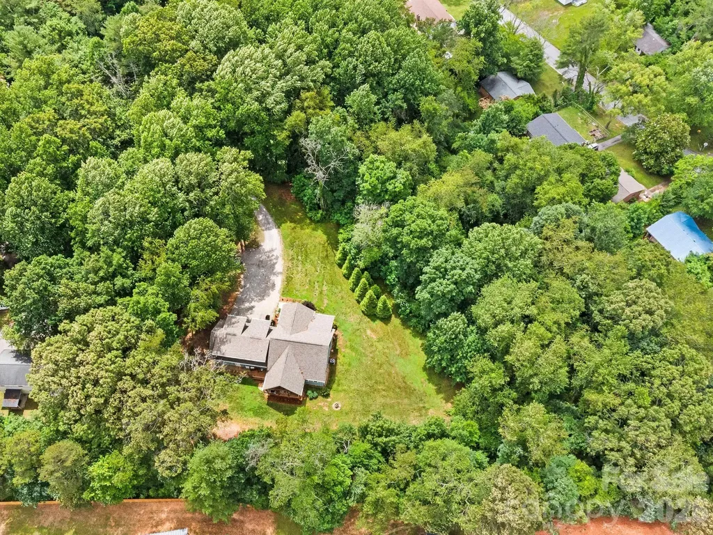 116 W Hiawatha Court Asheville NC 28806