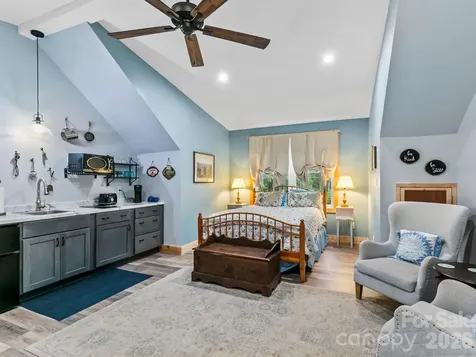 116 W Hiawatha Court Asheville NC 28806