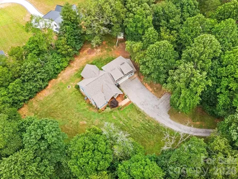 116 W Hiawatha Court Asheville NC 28806