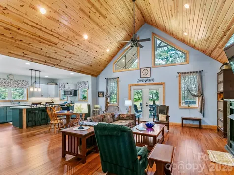 116 W Hiawatha Court Asheville NC 28806