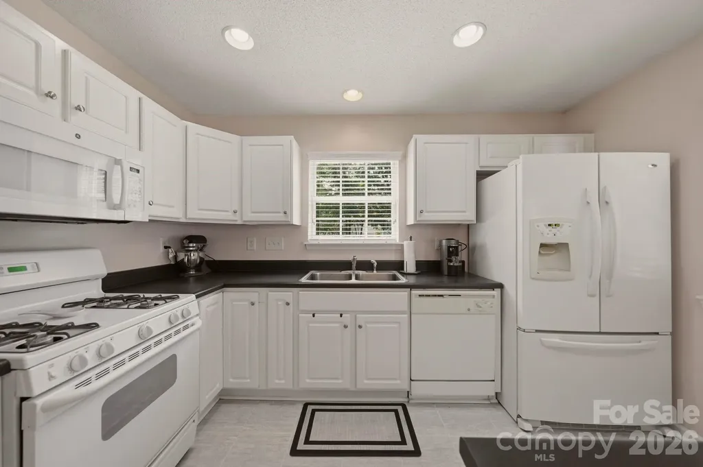 12446 Hennigan Place Lane Charlotte NC 28214